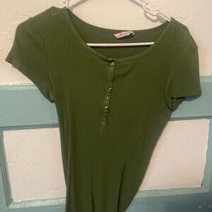 𓏲 ࣪₊♡𓂃  Aeropostale Green Short Sleeve Henley Top With Buttons 𓏲 ࣪₊♡𓂃